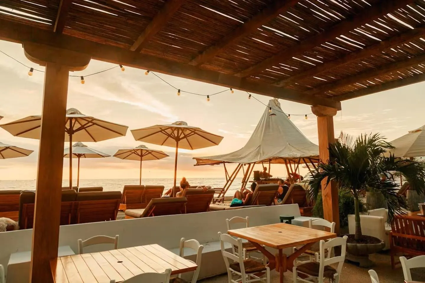 Wala Beach Club Cartagena Hotel